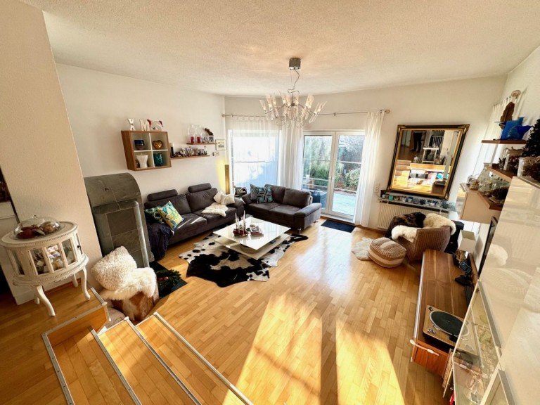 B4 Wohnzimmer Bild 1 R�sselsheim-Bauschheim Doppelhaush�lfte *Provisionsfrei* moderne DHH einziehen und wohlf�hlen!