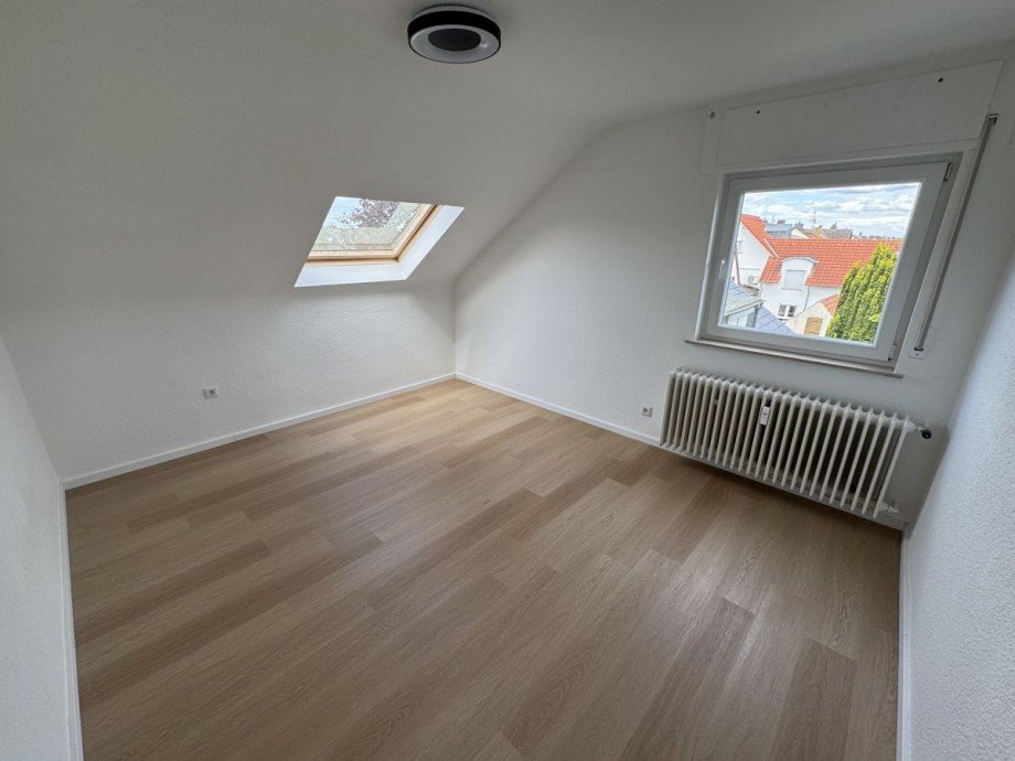 B69 DG Zimmer 1 Dachgeschosswohnung Hattersheim Eddersheim