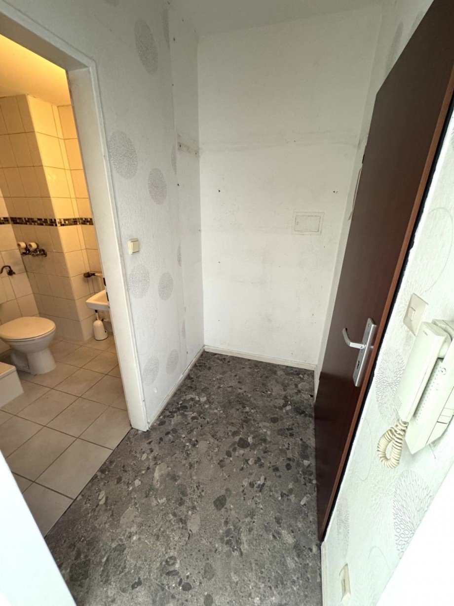 F17 Flur Etagenwohnung Frankfurt Griesheim