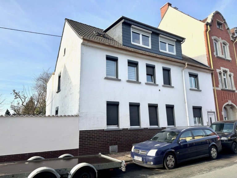 O30 Hausansicht Frankfurt-Sindlingen Mehrfamilienhaus Solides Mehrfamilienhaus � sichere Kapitalanlage in Frankfurt-Sindlingen