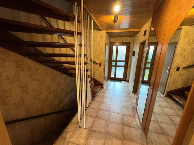 G8 Flur EG Reihenmittelhaus Fl�rsheim