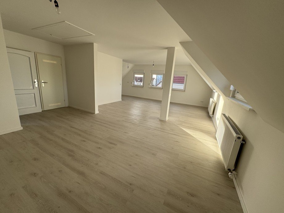 B37 Wohnz. 1 Dachgeschosswohnung Hattersheim-Eddersheim