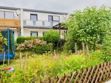 S32 Hausansicht Garten Reihenmittelhaus mit W�rmepumpe bietet Platz f�r die ganze Familie!