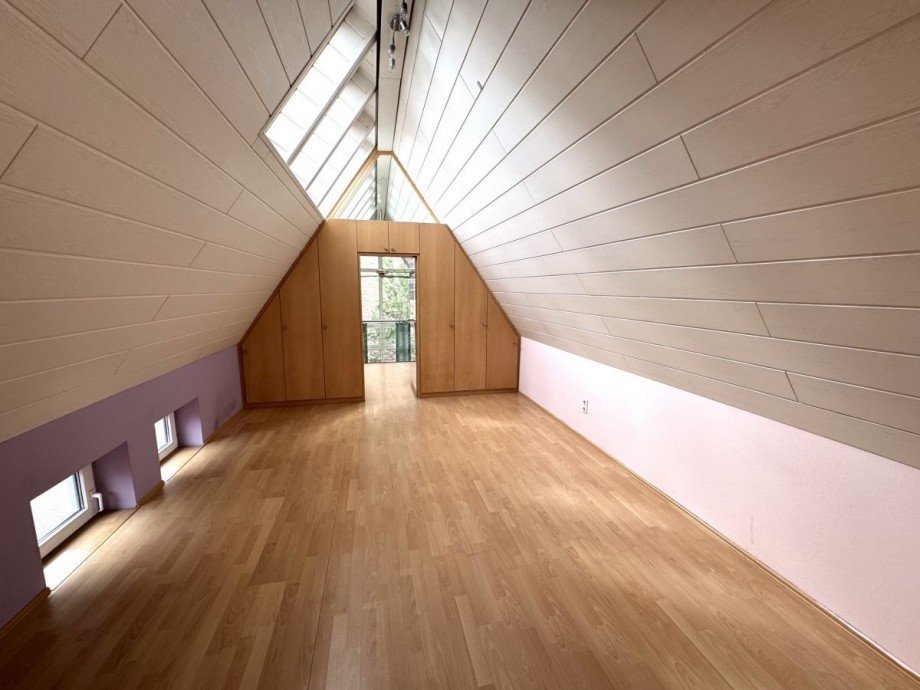 H25 DG Schlafzimmer Einfamilienhaus Fl�rsheim