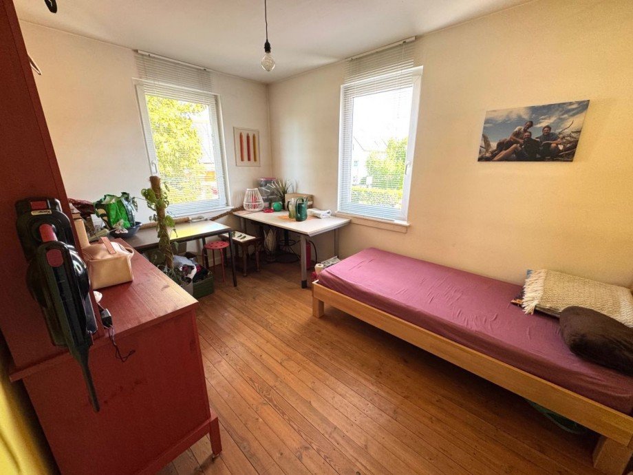Zimmer 2 OG Einfamilienhaus Fl�rsheim