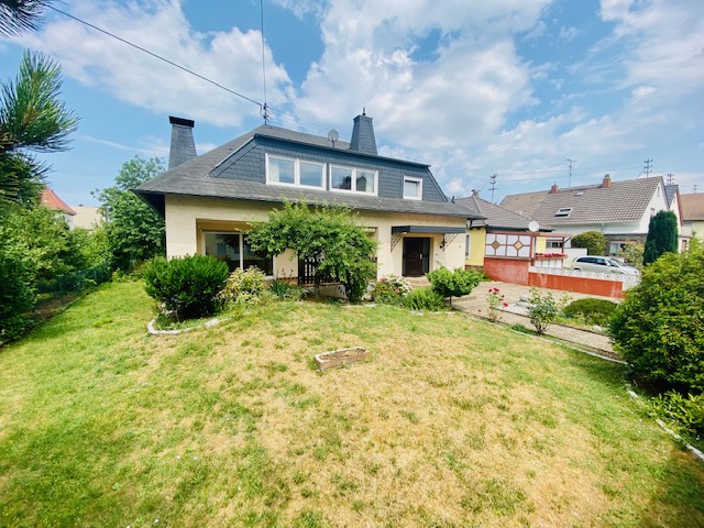 R24 Hausansicht Vorgarten Haus Hattersheim-Eddersheim