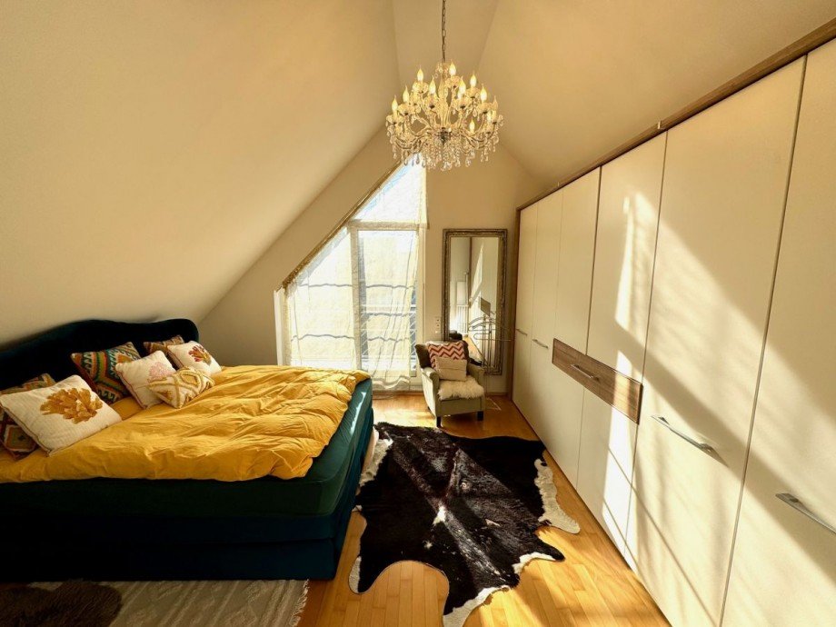 B4 Hauptschlafzimmer OG Doppelhaush�lfte R�sselsheim-Bauschheim