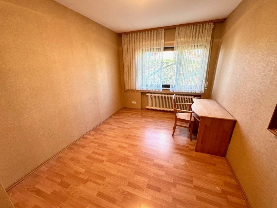 C4 Schlafzimmer 2 Einfamilienhaus Fl�rsheim