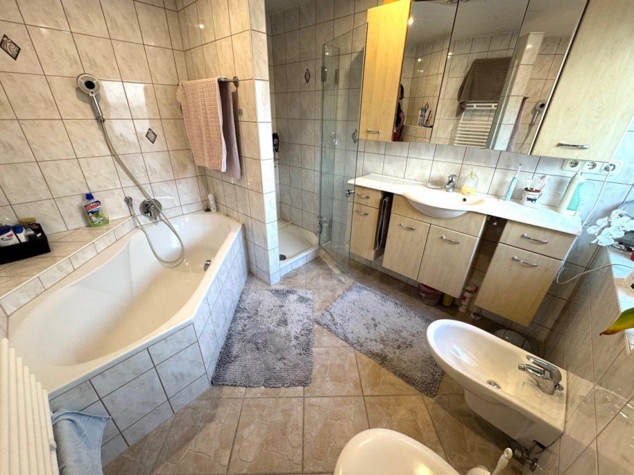 P5 Badezimmer EG Doppelhaush�lfte Hattersheim Okriftel